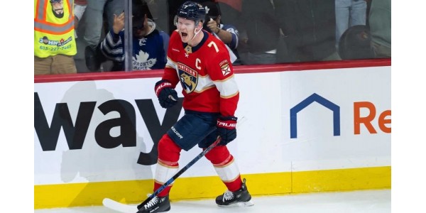 Brady Tkachuk a jeho bratr hrají za Florida Panthers Brady Tkachuk a jeho bratr hrají za Florida Panthers